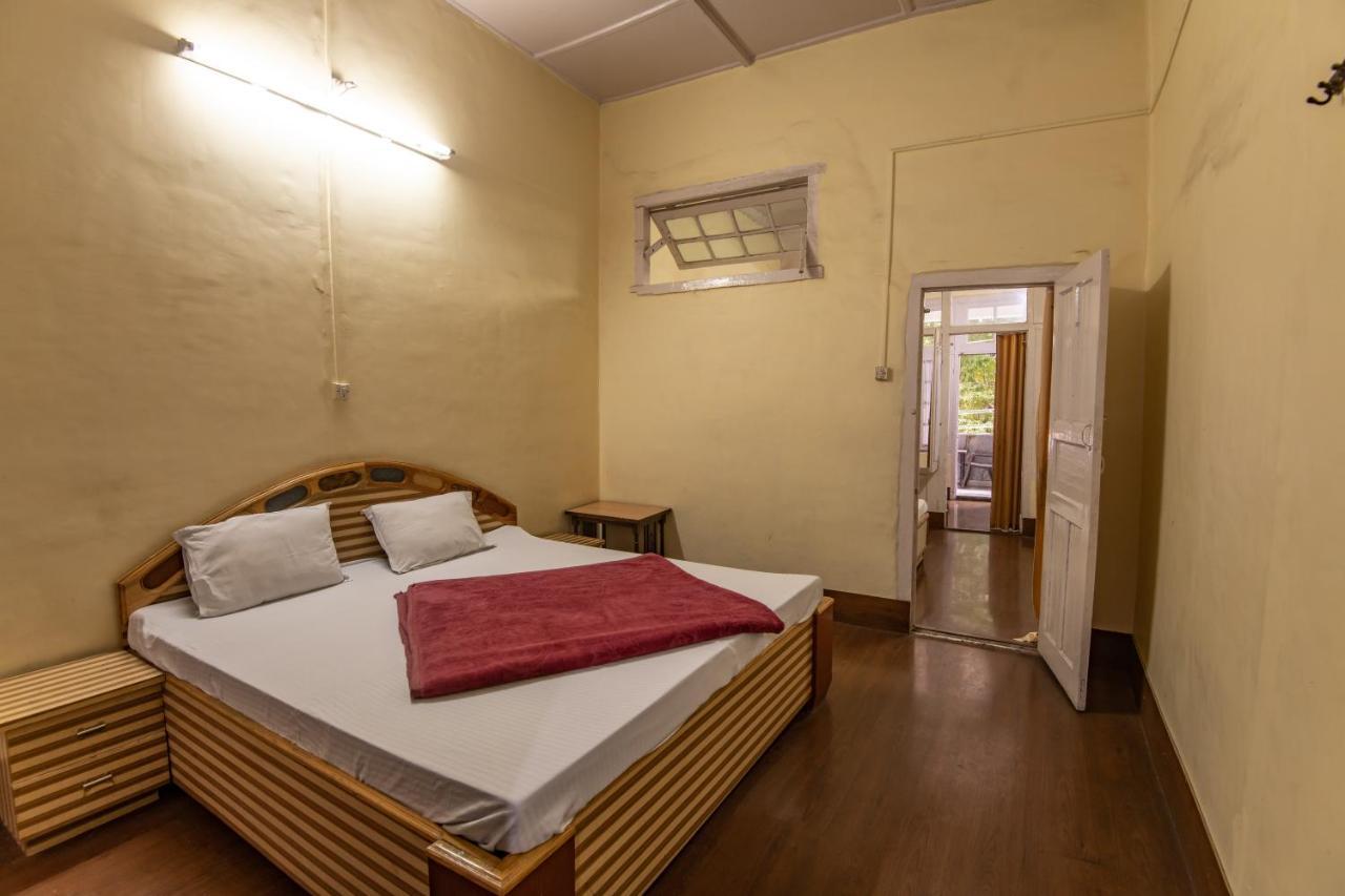 India Hotel - Lake View - Mall Road 나이니탈 외부 사진